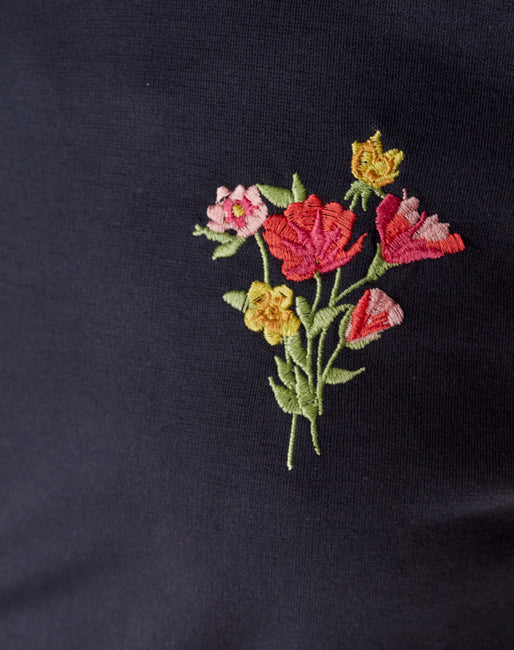 Camiseta flores bordadas